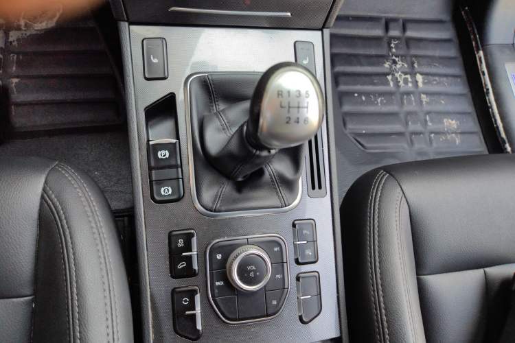 Used Haval H6 Coupe 2015 Blue Label 2.0T Manual Two-Wheel-Drive Elite Model Gear Lever