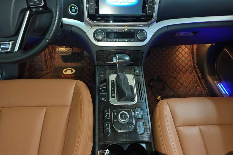 Used Haval H6 Coupe 2015 Blue Label 2.0T Automatic Two-Wheel Drive Elite Model Gear Lever