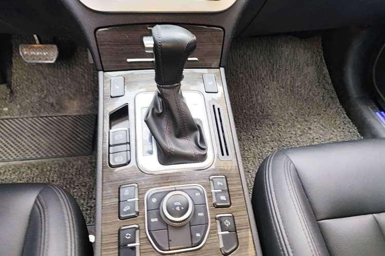Used Haval H6 Coupe 2015 Blue Label 2.0T Automatic Two-Wheel Drive Elite Model Gear Lever