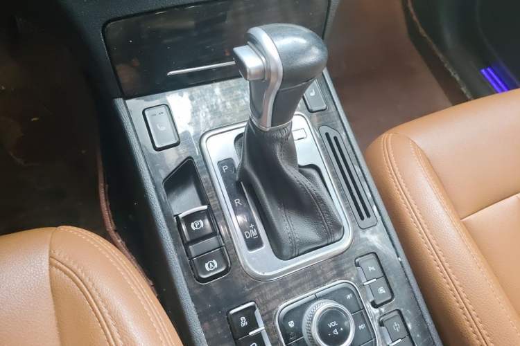 Used Haval H6 Coupe 2015 Blue Label 2.0T Automatic Two-Wheel Drive Elite Model Gear Lever