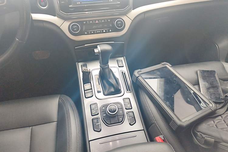 Used Haval H6 Coupe 2015 Blue Label 2.0T Automatic Two-Wheel Drive Elite Model Gear Lever
