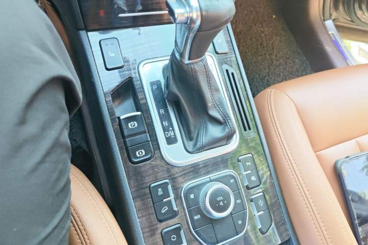 Used Haval H6 Coupe 2015 Blue Label 2.0T Automatic Two-Wheel Drive Prestige Model Gear Lever