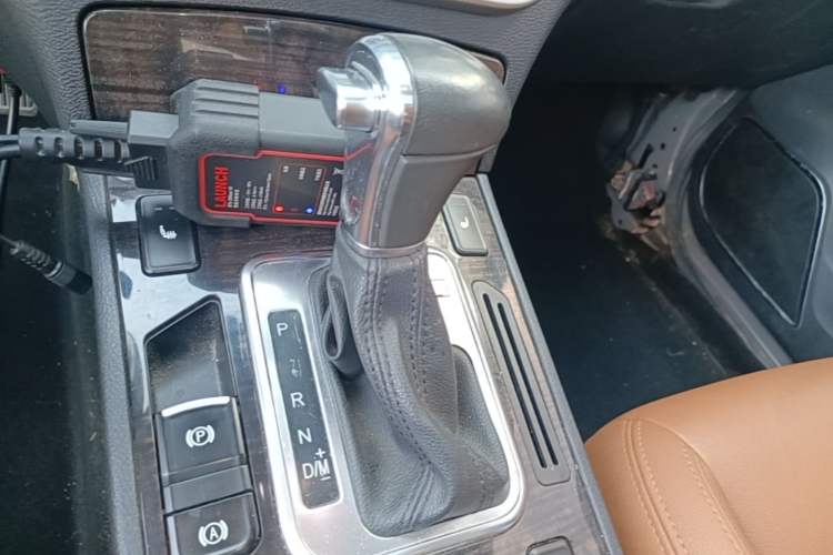 Used Haval H6 Coupe 2015 Blue Label 2.0T Automatic Two-Wheel Drive Elite Model Gear Lever
