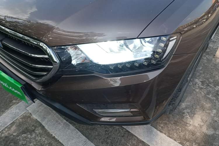 Used Haval H6 Coupe 2015 Blue Label 2.0T Automatic Two-Wheel Drive Elite Model Left Front Headlight