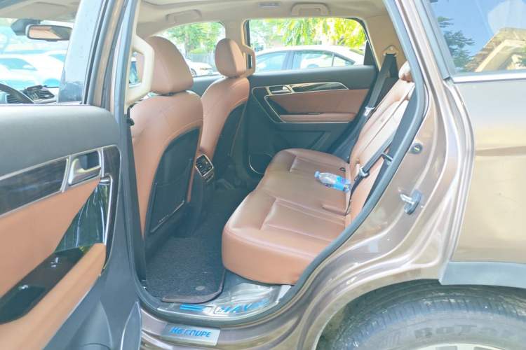 Used Haval H6 Coupe 2015 Blue Label 2.0T Automatic Two-Wheel Drive Prestige Model Left Rear Seat
