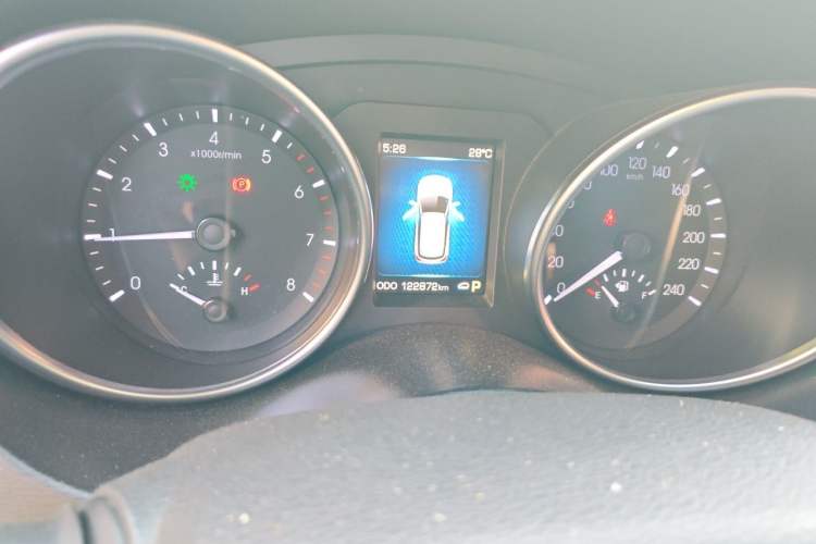 Used Haval H6 Coupe 2015 Blue Label 2.0T Automatic Two-Wheel Drive Prestige Model Odometer Close Up