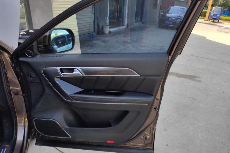 Used Haval H6 Coupe 2015 Blue Label 2.0T Manual Two-Wheel-Drive Elite Model Right Front Door Interior