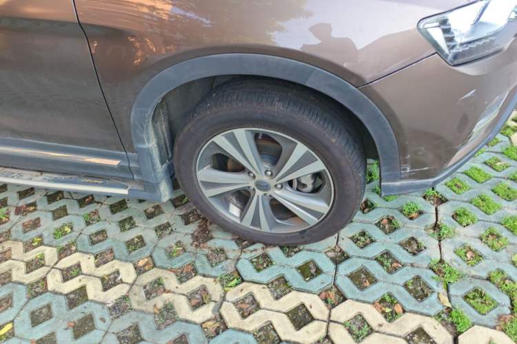 Used Haval H6 Coupe 2015 Blue Label 2.0T Automatic Two-Wheel Drive Prestige Model Right Front Wheel Hub
