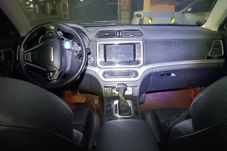 Used Haval H6 Coupe 2015 Blue Label 2.0T Automatic Two-Wheel Drive Prestige Model Center Console