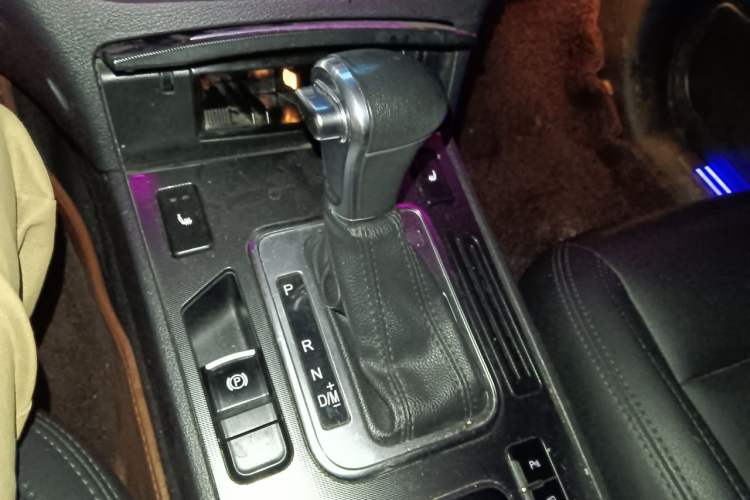 Used Haval H6 Coupe 2015 Blue Label 2.0T Automatic Two-Wheel Drive Prestige Model Gear Lever