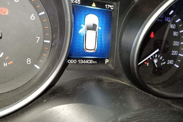 Used Haval H6 Coupe 2015 Blue Label 2.0T Automatic Two-Wheel Drive Prestige Model Odometer Close Up
