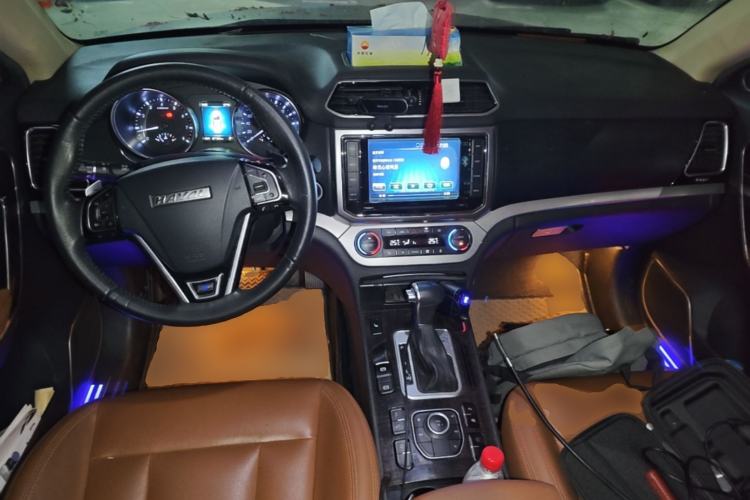Used Haval H6 Coupe 2015 Blue Label 2.0T Automatic Two-Wheel Drive Prestige Model Center Console