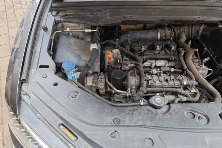 Used Haval H6 Coupe 2015 Blue Label 2.0T Automatic Two-Wheel Drive Prestige Model Engine Bay Right