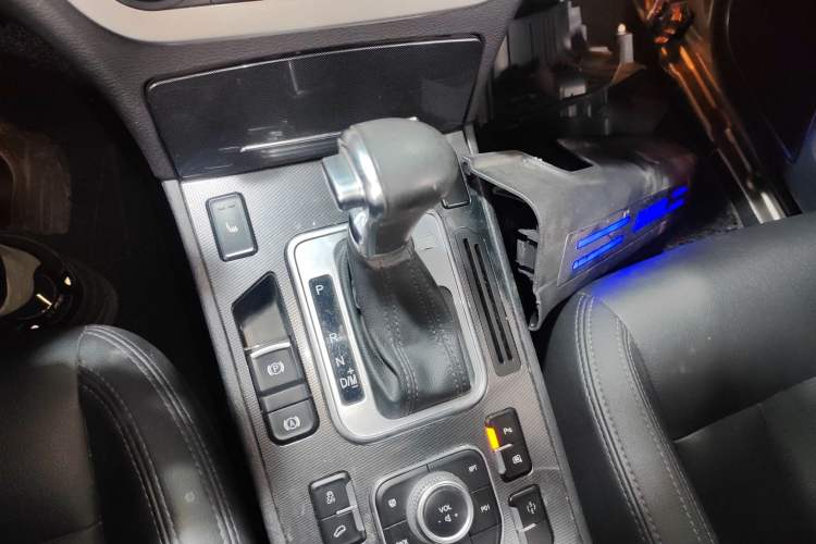 Used Haval H6 Coupe 2015 Blue Label 2.0T Automatic Two-Wheel Drive Elite Model Gear Lever