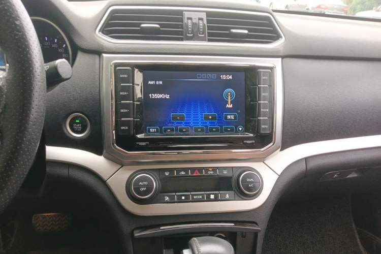 Used Haval H6 Coupe 2015 Blue Label 2.0T Automatic Two-Wheel Drive Prestige Model Audio And AC Panel