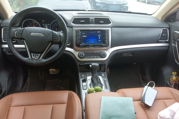 Used Haval H6 Coupe 2015 Blue Label 2.0T Automatic Two-Wheel Drive Prestige Model Center Console