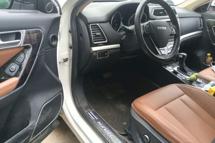 Used Haval H6 Coupe 2015 Blue Label 2.0T Automatic Two-Wheel Drive Prestige Model Driver Seat