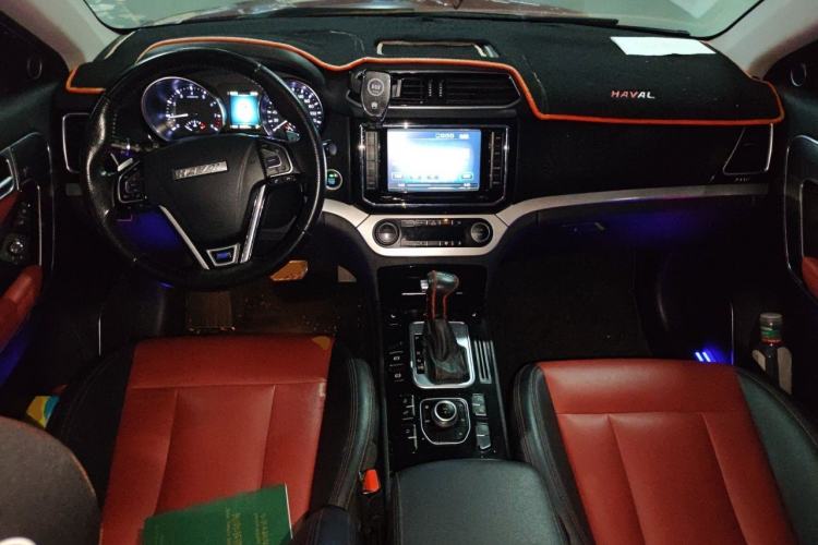 Used Haval H6 Coupe 2015 Blue Label 2.0T Automatic Two-Wheel Drive Elite Model Center Console