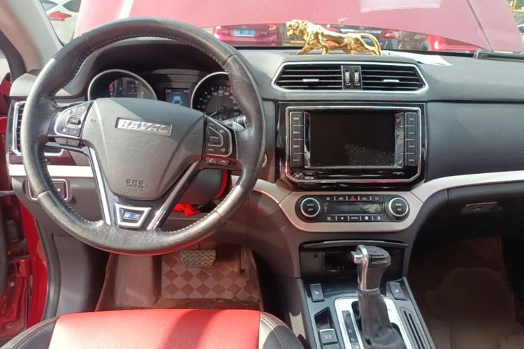 Used Haval H6 Coupe 2015 Blue Label 2.0T Automatic Two-Wheel Drive Elite Model Center Console