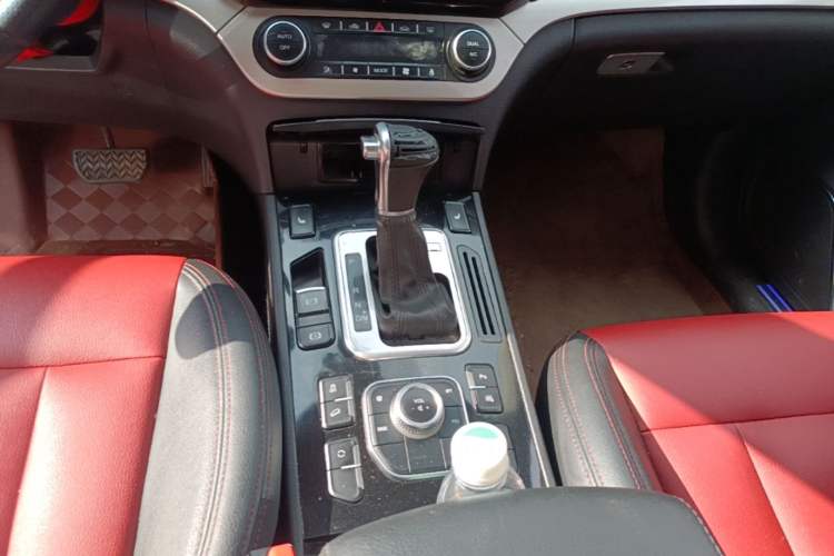 Used Haval H6 Coupe 2015 Blue Label 2.0T Automatic Two-Wheel Drive Elite Model Gear Lever