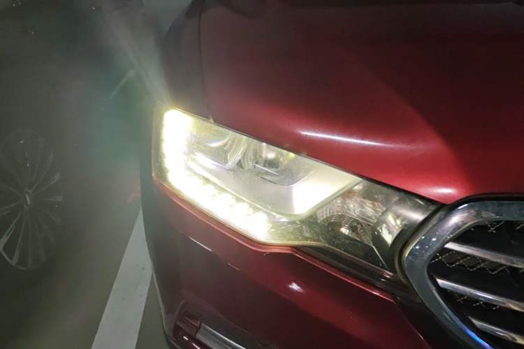 Used Haval H6 Coupe 2015 Blue Label 2.0T Automatic Two-Wheel Drive Elite Model Right Front Headlight