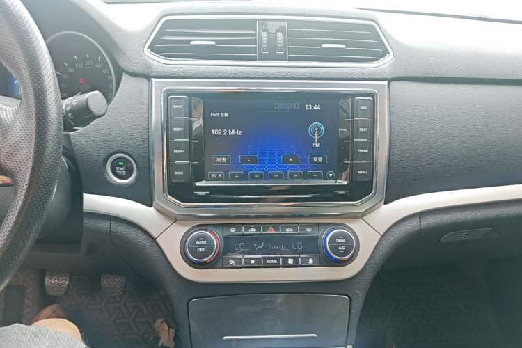 Used Haval H6 Coupe 2015 Blue Label 2.0T Manual Two-Wheel-Drive Elite Model Audio And AC Panel