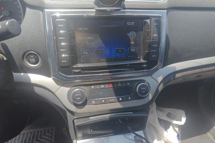 Used Haval H6 Coupe 2015 Blue Label 2.0T Manual Two-Wheel-Drive Elite Model Audio And AC Panel