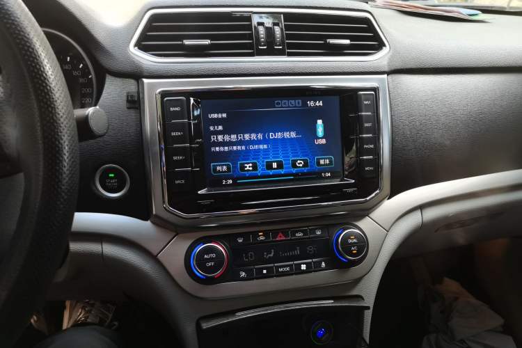 Used Haval H6 Coupe 2015 Blue-Label 2.0T Manual Two-Wheel Drive Prestige Model Audio And AC Panel