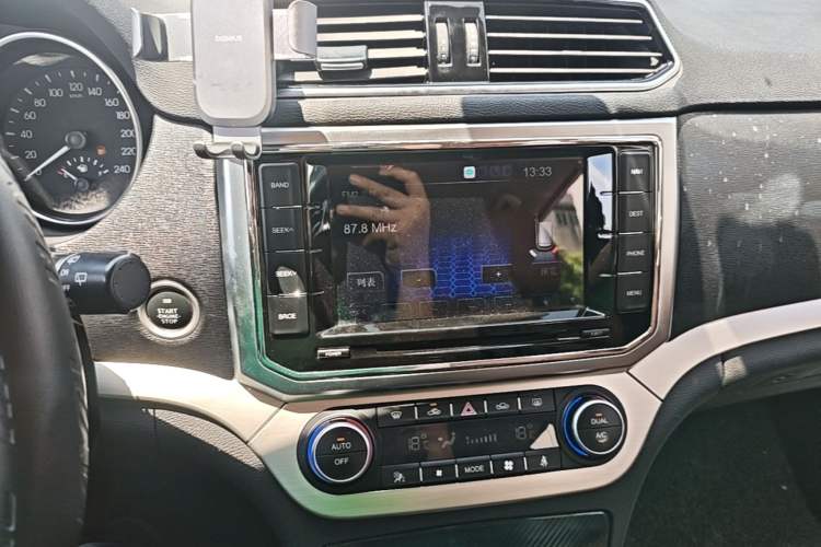 Used Haval H6 Coupe 2015 Blue Label 2.0T Manual Two-Wheel-Drive Elite Model Audio And AC Panel