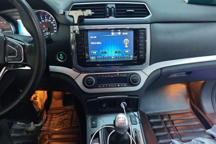 Used Haval H6 Coupe 2015 Blue Label 2.0T Manual Two-Wheel-Drive Elite Model Audio And AC Panel