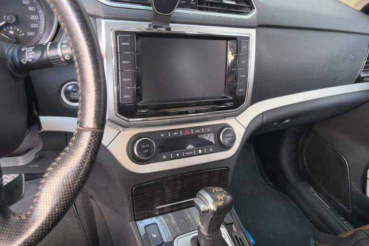 Used Haval H6 Coupe 2015 Blue Label 2.0T Automatic Two-Wheel Drive Prestige Model Audio And AC Panel