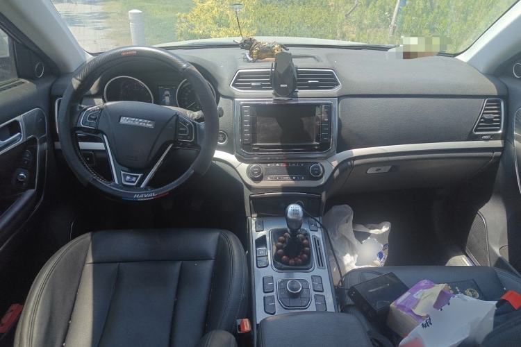 Used Haval H6 Coupe 2015 Blue Label 2.0T Manual Two-Wheel-Drive Elite Model Center Console