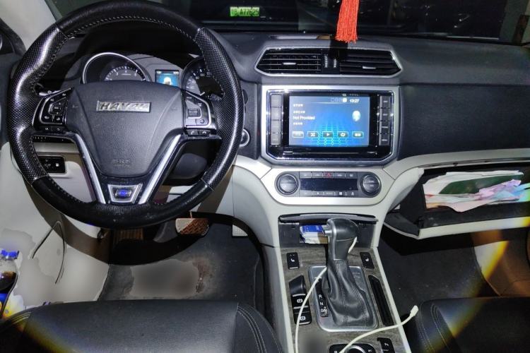 Used Haval H6 Coupe 2015 Blue Label 2.0T Automatic Two-Wheel Drive Prestige Model Center Console