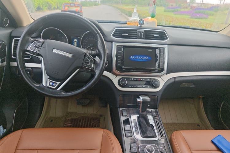 Used Haval H6 Coupe 2015 Blue Label 2.0T Automatic Two-Wheel Drive Prestige Model Center Console