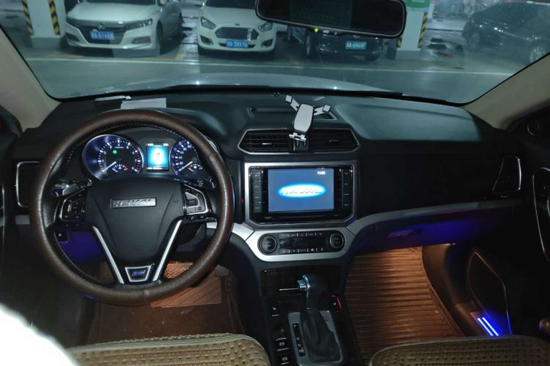 Used Haval H6 Coupe 2015 Blue Label 2.0T Automatic Two-Wheel Drive Prestige Model Center Console