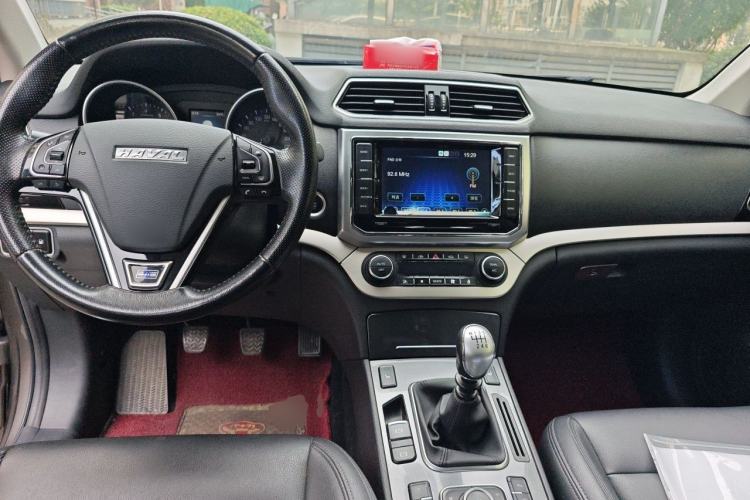 Used Haval H6 Coupe 2015 Blue-Label 2.0T Manual Two-Wheel Drive Prestige Model Center Console