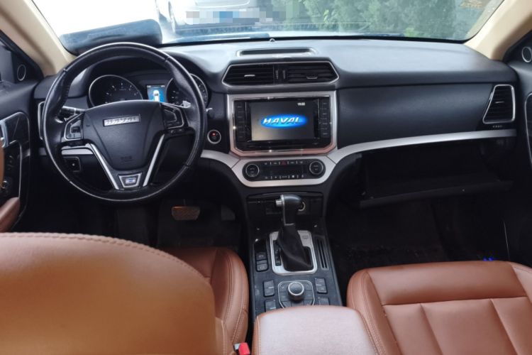 Used Haval H6 Coupe 2015 Blue Label 2.0T Automatic Two-Wheel Drive Prestige Model Center Console