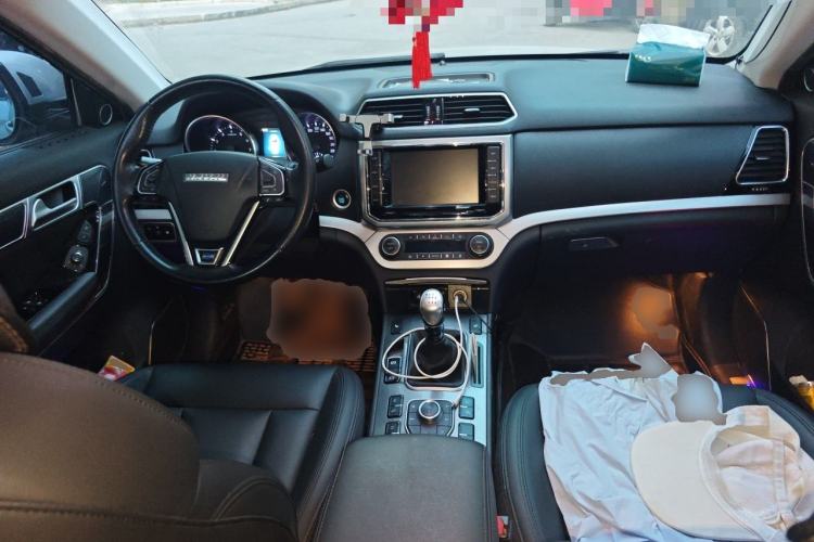 Used Haval H6 Coupe 2015 Blue Label 2.0T Manual Two-Wheel-Drive Elite Model Center Console