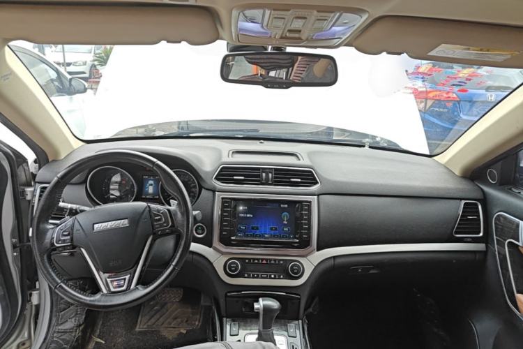 Used Haval H6 Coupe 2015 Blue Label 2.0T Automatic Two-Wheel Drive Prestige Model Center Console