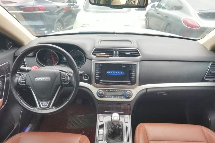 Used Haval H6 Coupe 2015 Blue-Label 2.0T Manual Two-Wheel Drive Prestige Model Center Console