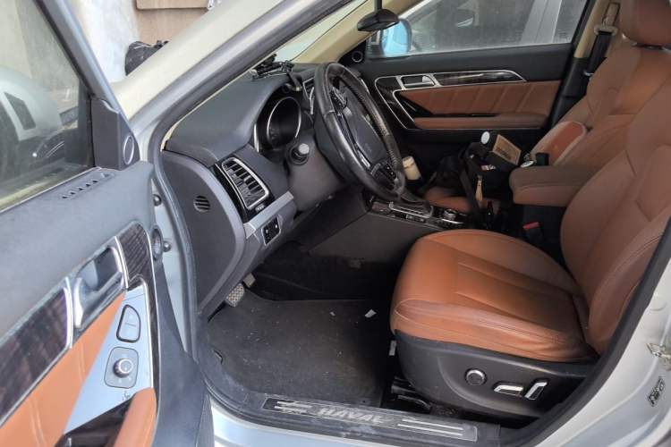 Used Haval H6 Coupe 2015 Blue Label 2.0T Automatic Two-Wheel Drive Prestige Model Driver Seat