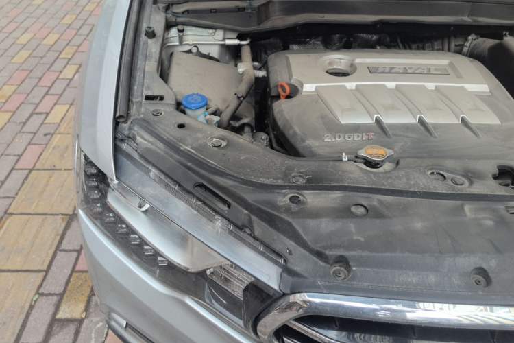 Used Haval H6 Coupe 2015 Blue Label 2.0T Manual 4x4 Elite Model Engine Bay Right