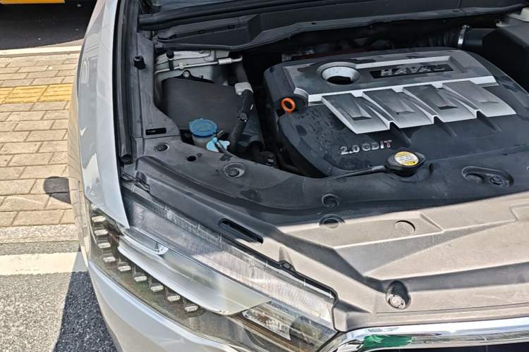 Used Haval H6 Coupe 2015 Blue Label 2.0T Manual Two-Wheel-Drive Elite Model Engine Bay Right