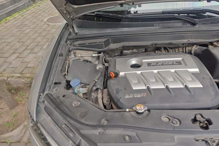 Used Haval H6 Coupe 2015 Blue Label 2.0T Manual Two-Wheel-Drive Elite Model Engine Bay Right