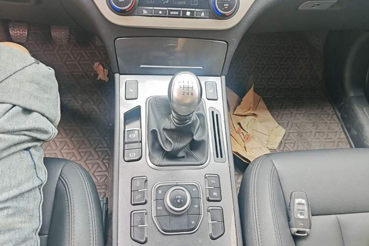 Used Haval H6 Coupe 2015 Blue Label 2.0T Manual Two-Wheel-Drive Elite Model Gear Lever