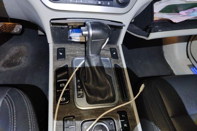 Used Haval H6 Coupe 2015 Blue Label 2.0T Automatic Two-Wheel Drive Prestige Model Gear Lever
