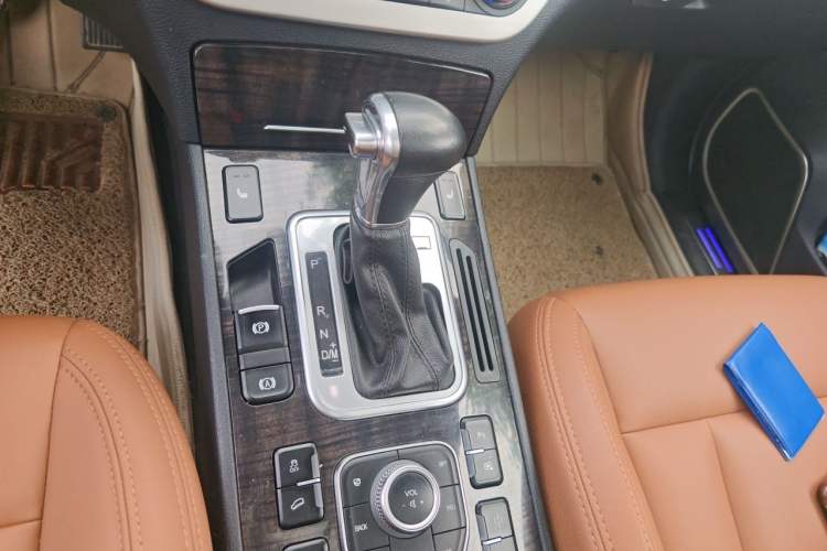 Used Haval H6 Coupe 2015 Blue Label 2.0T Automatic Two-Wheel Drive Prestige Model Gear Lever