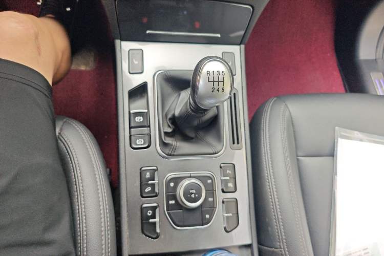 Used Haval H6 Coupe 2015 Blue-Label 2.0T Manual Two-Wheel Drive Prestige Model Gear Lever