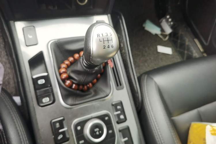 Used Haval H6 Coupe 2015 Blue Label 2.0T Manual Two-Wheel-Drive Elite Model Gear Lever