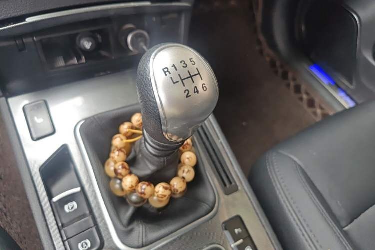 Used Haval H6 Coupe 2015 Blue Label 2.0T Manual Two-Wheel-Drive Elite Model Gear Lever